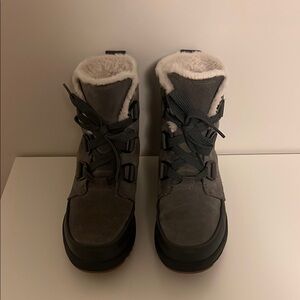 Cozy Gray Winter Boots with Faux Fur Lining